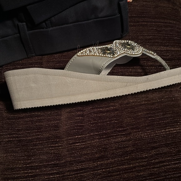 NWOT Mixit gray flip flops sz 8 New - Picture 4 of 4